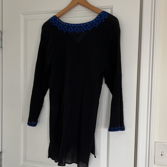 Sulu tunic/beach cover up. Black w midnight blue embroidery. Size 8 - Picture 2 of 4